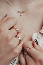 Load image into Gallery viewer, Sage Curve Necklace