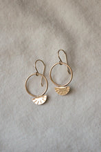 Load image into Gallery viewer, Sunray Hoop Earrings