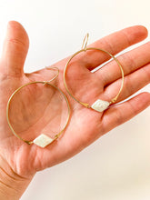 Load image into Gallery viewer, Freshwater Pearl Gold Hoops