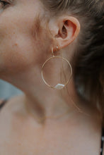 Load image into Gallery viewer, Freshwater Pearl Gold Hoops