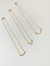 Load image into Gallery viewer, Hammered Curve Gold Necklace