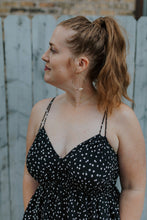 Load image into Gallery viewer, Freshwater Pearl Gold Hoops