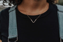 Load image into Gallery viewer, Hammered Curve Gold Necklace