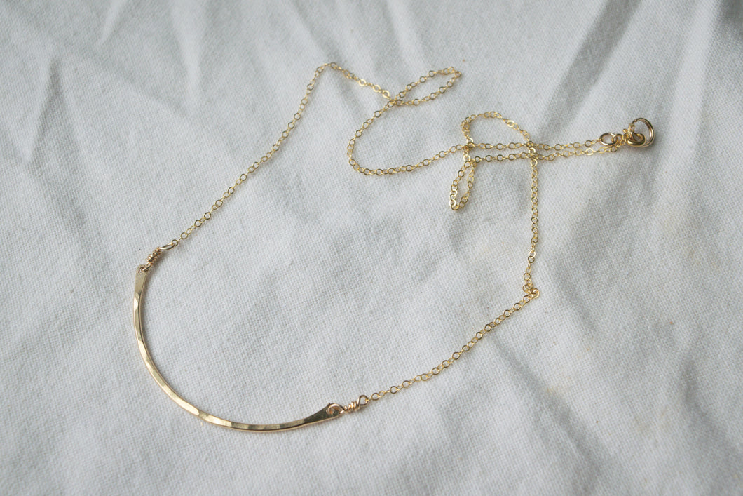 Large Curve Necklace