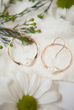 Load image into Gallery viewer, Small Freshwater Pearl Hoops
