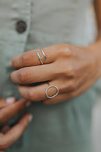Load image into Gallery viewer, Twist Circle Ring
