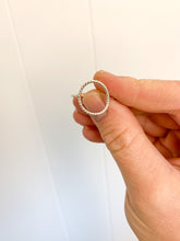 Load image into Gallery viewer, Twist Circle Ring
