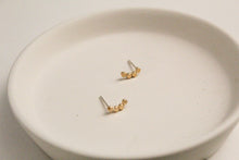 Load image into Gallery viewer, Ear Crawler Dot Studs
